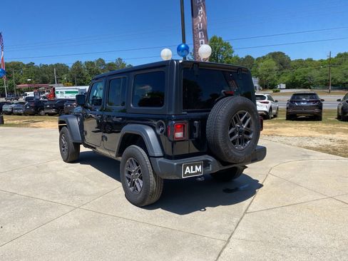 Used 2025 Jeep Wrangler Sport S image 4