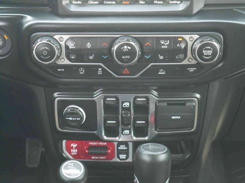 Certified 2023 Jeep Gladiator Rubicon w/ Cold Weather Group AWD/4WD image 8