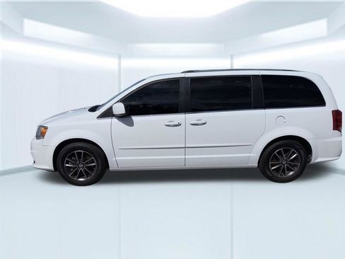 Used 2017 Dodge Grand Caravan SXT image 5