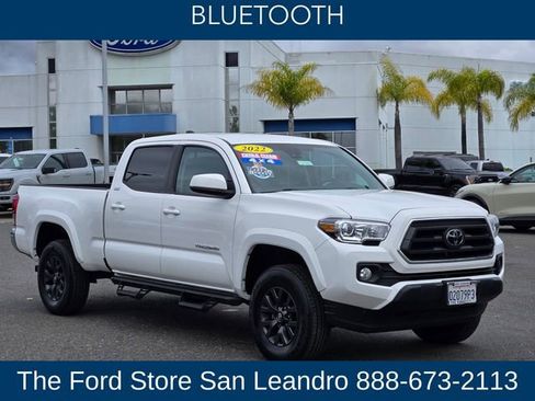 Used 2022 Toyota Tacoma SR5 AWD/4WD image 3