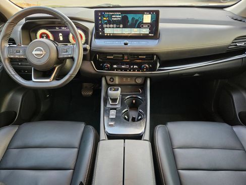 Used 2024 Nissan Rogue SL FWD image 10