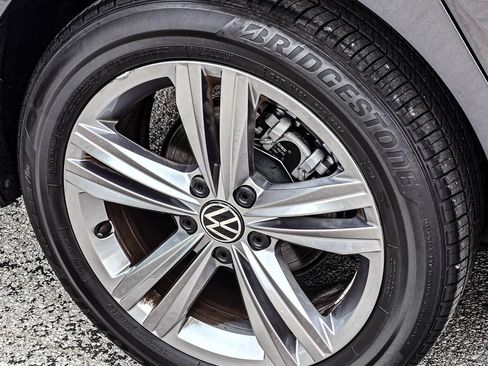 Used 2024 Volkswagen Jetta SE FWD image 8