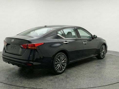 Used 2025 Nissan Altima 2.5 SV image 9