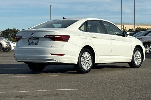 Used 2019 Volkswagen Jetta SE FWD image 4