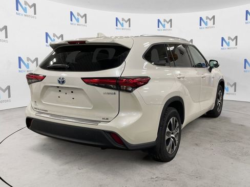 Used 2020 Toyota Highlander XLE image 5