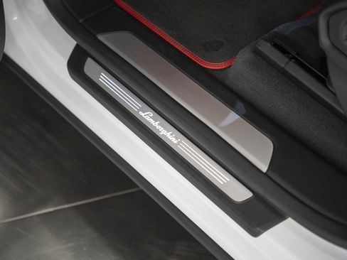 Used 2021 Lamborghini Urus image 25