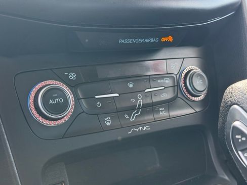 Used 2018 Ford Focus SE FWD image 21