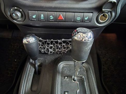 Used 2013 Jeep Wrangler Unlimited Sahara w/ Connectivity Group image 27