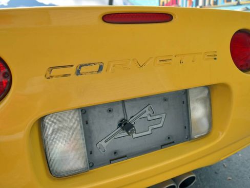 Used 2003 Chevrolet Corvette Coupe w/ Preferred Equipment Group image 21