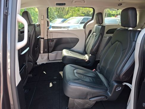 Certified 2020 Chrysler Pacifica Touring-L Plus FWD image 10