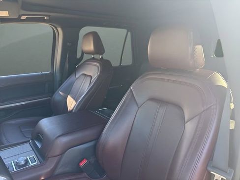 Used 2022 Ford Expedition Max Limited image 11