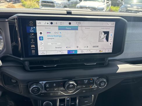 New 2025 Jeep Wrangler Unlimited Sahara AWD/4WD image 23