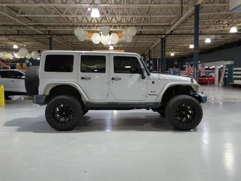 Used 2017 Jeep Wrangler Unlimited Sahara w/ Connectivity Group image 6