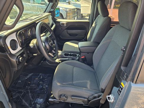 Used 2025 Jeep Wrangler Sport AWD/4WD image 16