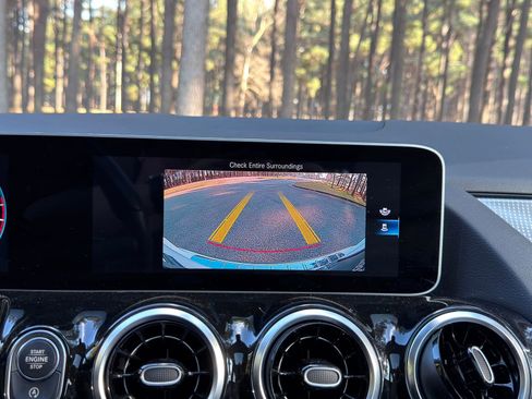 Used 2021 Mercedes-Benz GLA 250 4MATIC image 4