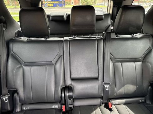 Used 2019 Land Rover Discovery HSE AWD/4WD image 11