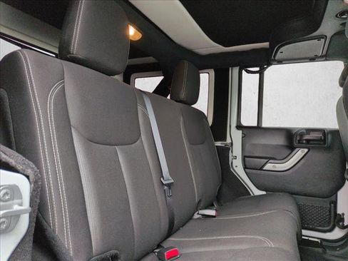 Used 2017 Jeep Wrangler Unlimited Sahara image 17