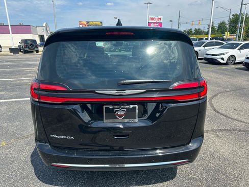 Used 2026 Chrysler Pacifica Select FWD image 10