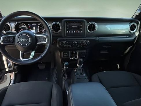 Used 2018 Jeep Wrangler Unlimited Sahara AWD/4WD image 16