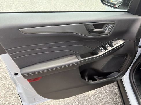 Used 2026 Ford Escape Active w/ Cold Weather Package FWD image 10