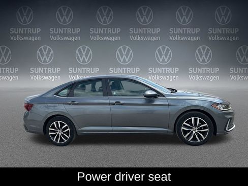 Used 2025 Volkswagen Jetta SE FWD image 7