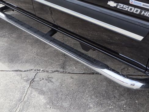 Used 2006 Chevrolet Silverado 2500 LT w/ Heavy-Duty Power Package image 12