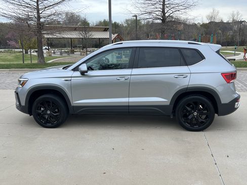 Used 2024 Volkswagen Taos SE image 5