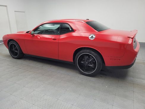 Used 2019 Dodge Challenger SXT image 3
