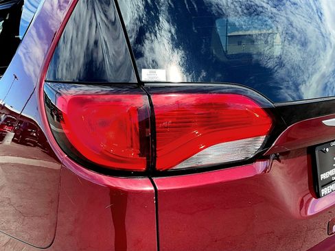 Used 2019 Chrysler Pacifica Limited image 29