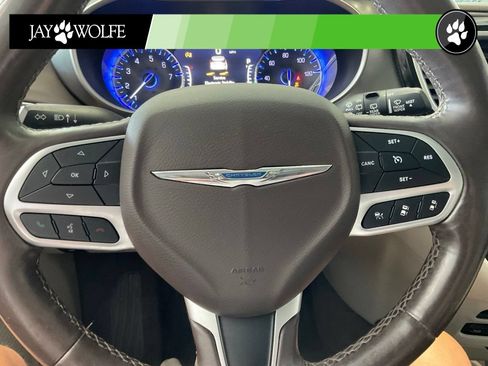 Used 2018 Chrysler Pacifica Touring-L Plus w/ Advanced Safetytec Group FWD image 11
