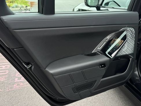 Used 2023 BMW i7 xDrive60 AWD/4WD image 38