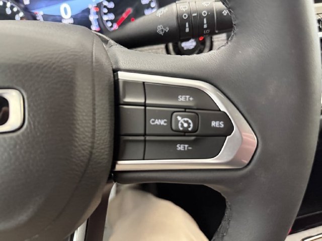 Used 2023 Jeep Compass Latitude AWD/4WD image 23