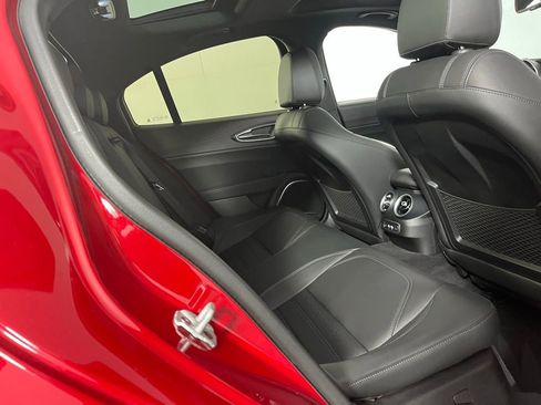 Used 2023 Alfa Romeo Giulia Estrema image 28