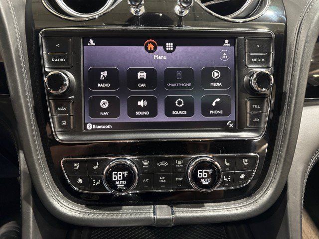 Used 2017 Bentley Bentayga AWD/4WD image 82