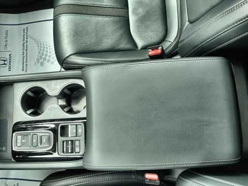 Used 2025 Honda Pilot Touring image 23