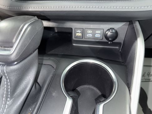 Used 2024 Toyota Highlander LE AWD/4WD image 28
