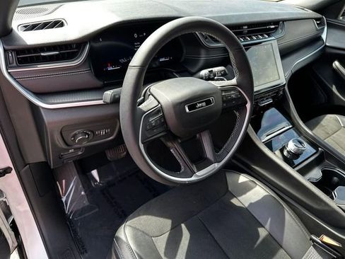 Used 2024 Jeep Grand Cherokee Altitude image 9