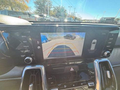 Used 2023 Kia Sorento SX image 9