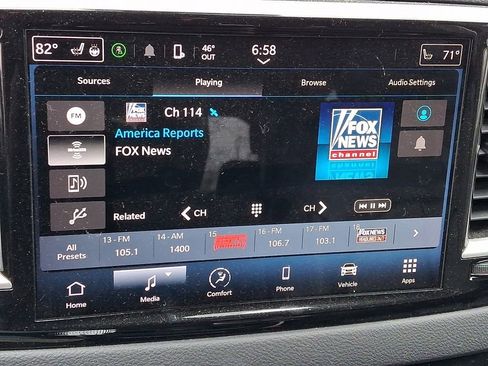 Used 2023 Chrysler Pacifica Touring-L image 18