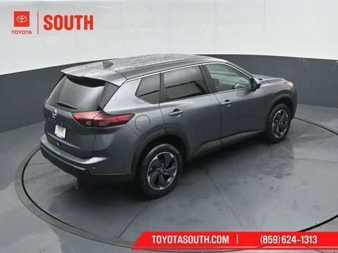 Used 2025 Nissan Rogue SV FWD image 42