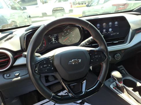 Used 2024 Chevrolet Trax RS FWD image 11