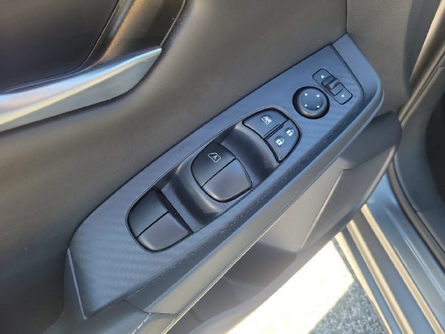 Used 2025 Nissan Sentra SV FWD image 9