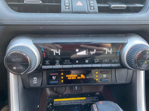 Used 2020 Toyota RAV4 Limited image 18