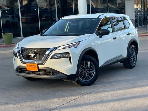 Used 2023 Nissan Rogue S image 8