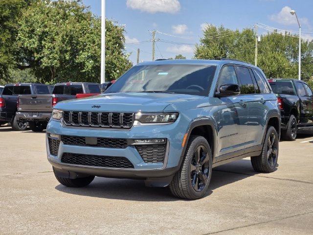 New 2027 Jeep Grand Cherokee Limited RWD image 2