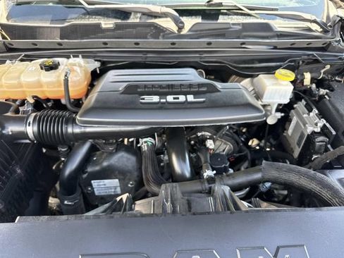 Used 2020 RAM 1500 Laramie w/ Sport Appearance Package AWD/4WD image 10