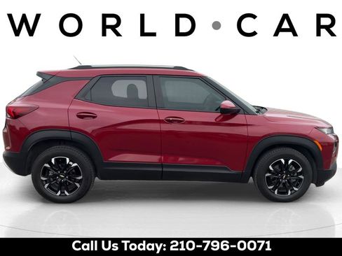 Used 2021 Chevrolet TrailBlazer LT w/ Convenience Package image 2
