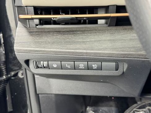 Used 2023 Nissan Ariya FWD image 33