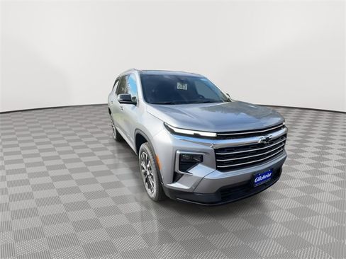 New 2025 Chevrolet Traverse LT w/ Enhanced Driving Package image 2