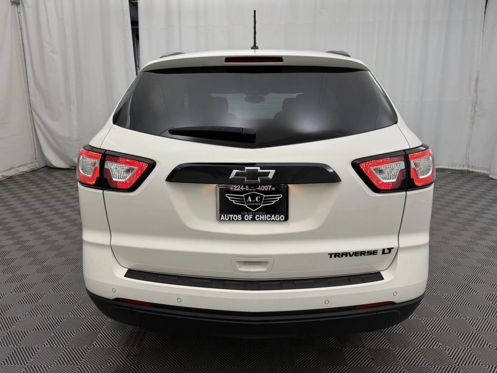 Used 2015 Chevrolet Traverse LT w/ Style and Technology Package FWD image 6